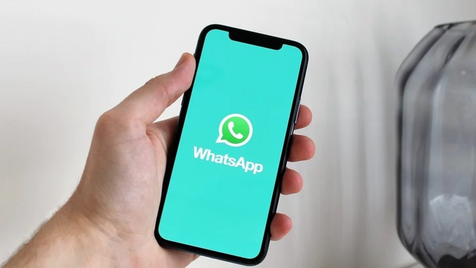 Here's How To Pin Up To 3 WhatsApp Chats On Top Of Your Screen; A Complete Guide